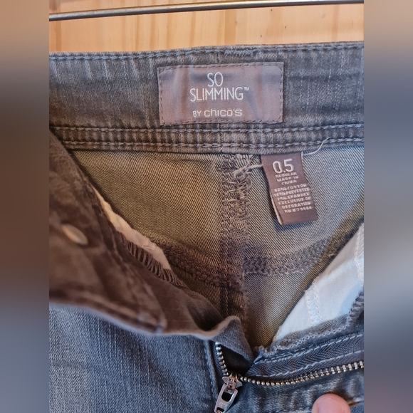 Chico's So Slimming Gray Washed Denim Pant Embellished Back Pocket Size 0.5 - Picture 2 of 3